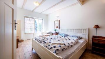 4 bedrooms, individually furnished, bed sheets