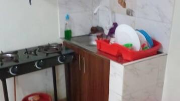 Deluxe Apartment, City View | Private kitchen