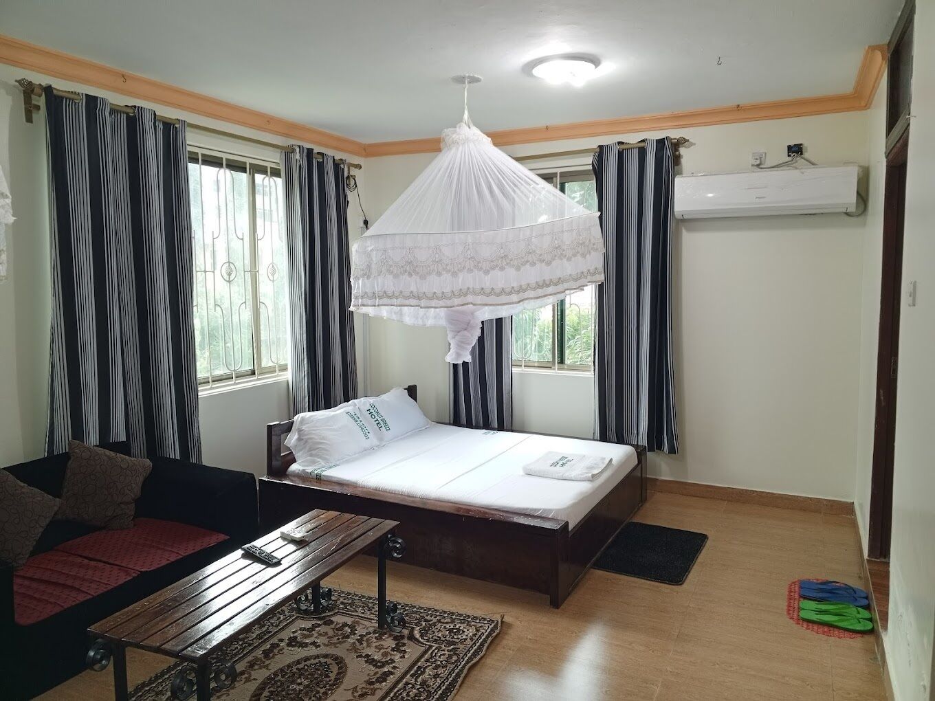 Classic Studio, City View | Living area