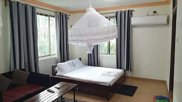 Classic Studio, City View | Living area