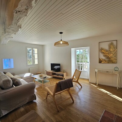 Charming house with swimming pool in the Gers