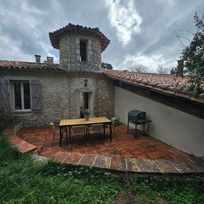 تناول الطعام بالخارج