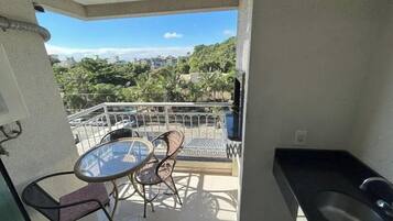 Apartamento superior, sacada, vista para a cidade | Wi-Fi de cortesia