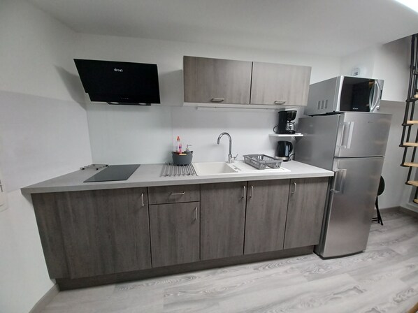 Private kitchen - Vrbo Property (Foix)