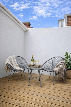 Terrace/patio - Southsea Coastal Stay - 2 bedroom apartment 8 minute walk to beach,free parking  (Portsmouth)