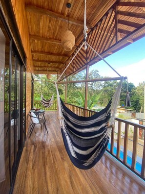 Outdoor dining - Jacaranda House, rustic, Private Pool (Puerto Viejo)