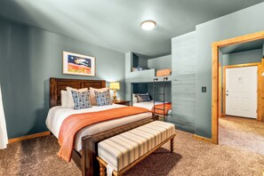 3 bedrooms, desk, iron/ironing board, travel cot - Cozy Cabin • Hot Tub • Mtn Views • Firepit • Near Breck (Fairplay)
