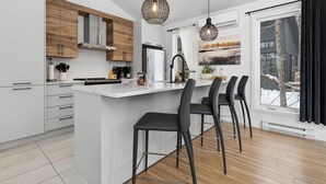 Private kitchen - Private Spa - Nature Chalet & Resort near Quebec City (Pont-Rouge)