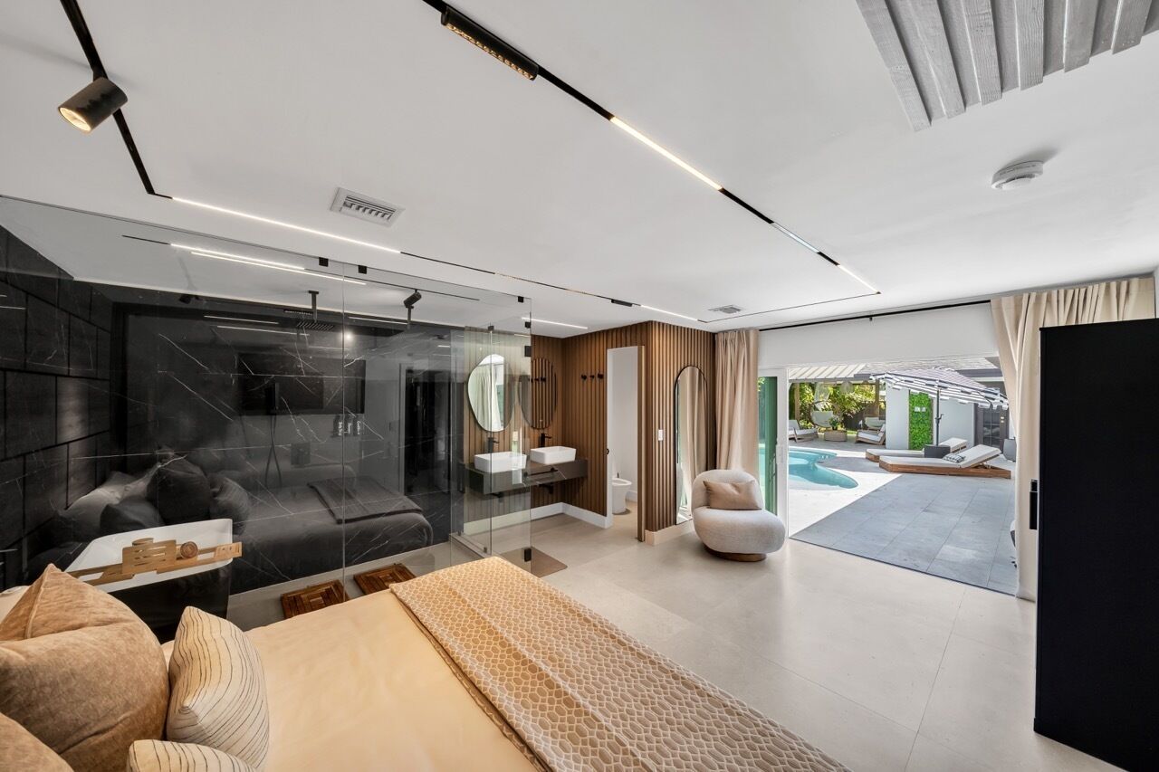 6 bedrooms, travel crib, WiFi (free), bed sheets