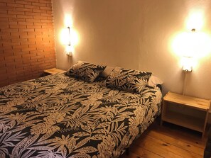 4 bedrooms, iron/ironing board, WiFi, bed sheets - CA LA ROSITA Charming house in Solsona, Ideal for families or couples. (Solsona)