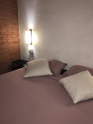 4 bedrooms, iron/ironing board, WiFi, bed sheets - CA LA ROSITA Charming house in Solsona, Ideal for families or couples. (Solsona)