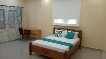 Deluxe Single Room | Free WiFi, bed sheets