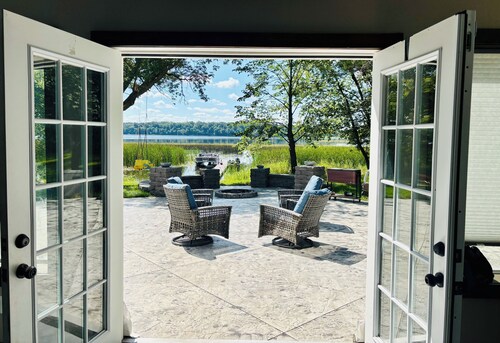 Private Lake Home - Hot Tub - Sleeps 16+ Theater Room - Fishing Opener Ready