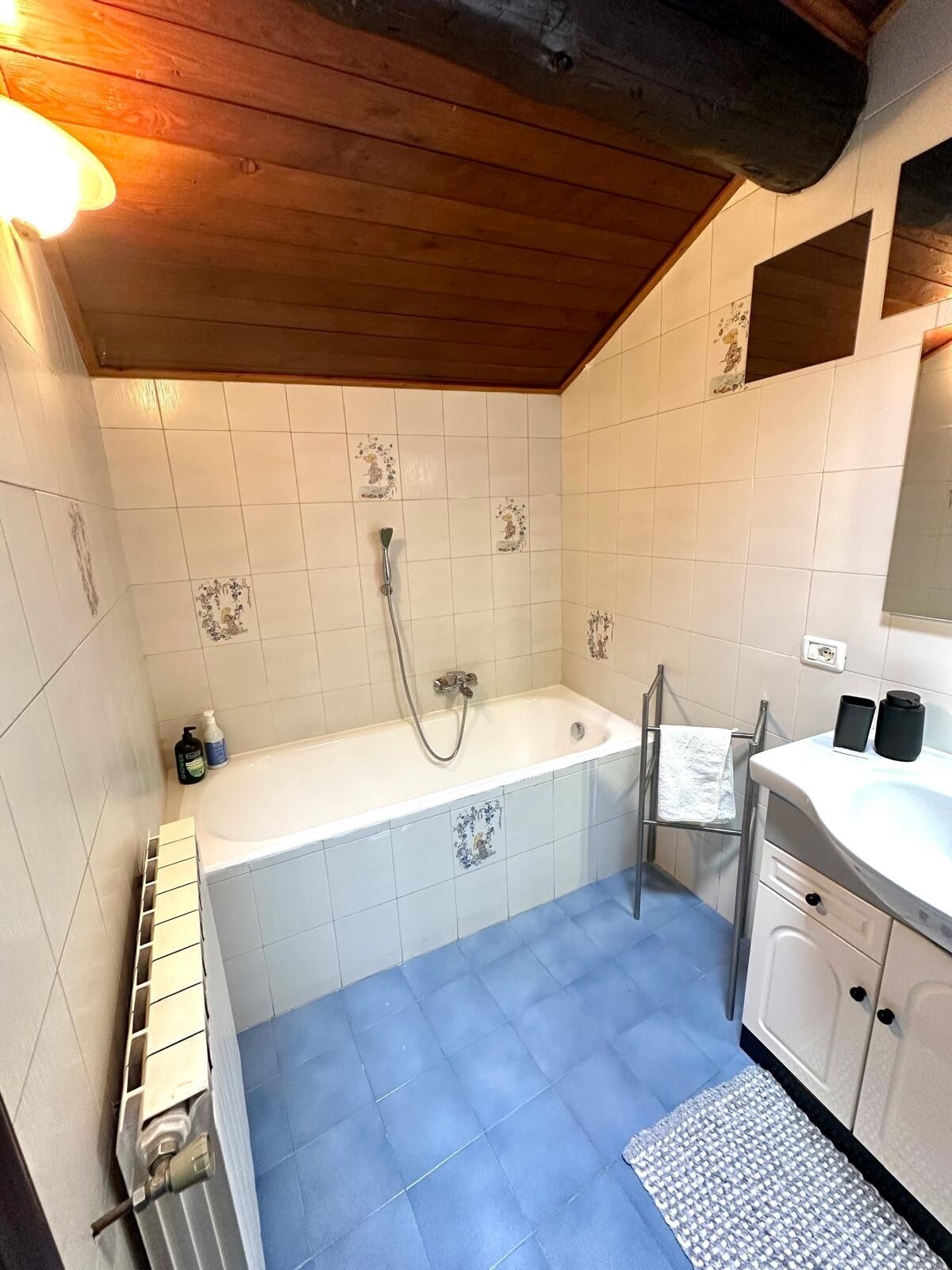Doccia, asciugacapelli, bidet, asciugamani