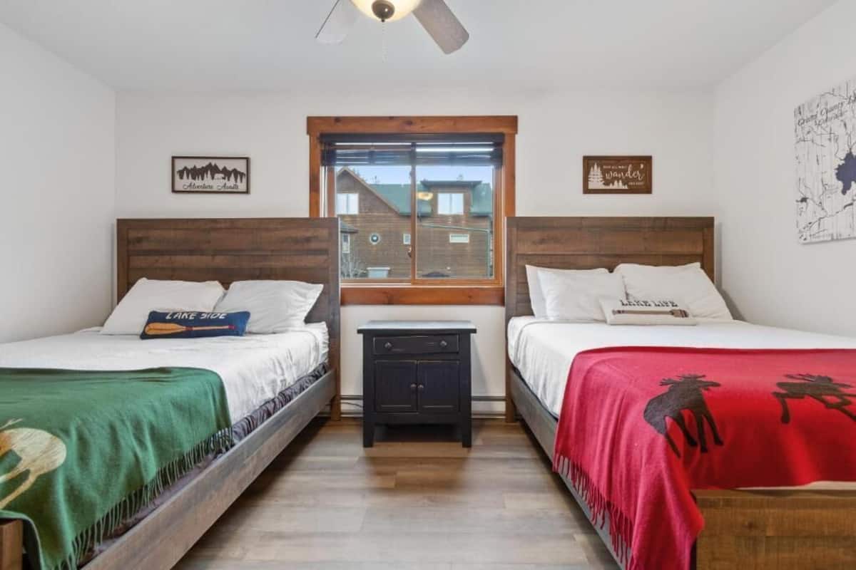 Apartment, Multiple Beds, Kitchen, Mountain View