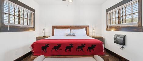 Cabin, 1 King Bed with Sofa bed, Pets allowed, Mountain View