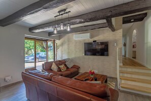 Living area - COUNTRY GITE WITH PARK AND SWIMMING POOL (Sainte-Gemme)