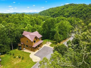 Exterior - Smokey Cove Retreat - Private Pool, Sauna, Htub, Game Room (Sevierville)