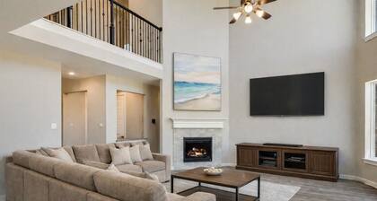 World Cup Ready! Stylish Home 25 Miles to NRG Stadium