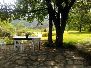 Outdoor dining - House "Les 3 Chênes (Lodève)