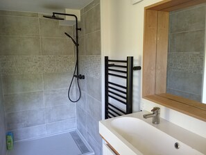 Shower, hair dryer, toilet paper - House "Les 3 Chênes (Lodève)