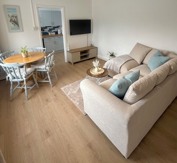 Living area - Cornish coastal escape, close to the beach, shops, cafes and restaurants. (Bude)