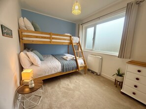 2 bedrooms, free WiFi, bed sheets - Cornish coastal escape, close to the beach, shops, cafes and restaurants. (Bude)