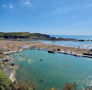 Beach - Cornish coastal escape, close to the beach, shops, cafes and restaurants. (Bude)