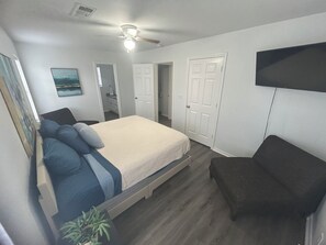 Room - Historical Quiet Retreat 3 Bedroom (McKinney)