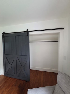 Interior - 2-bedroom farm guesthouse surrounded by beautiful farmland with cozy charm (Leola)