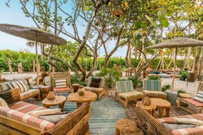 Terrace/patio - Stunning Beach Condo with Balcony (Miami Beach)
