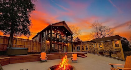Lakefront, hot tub, 7bdrm, 30 guests, fire pit, kayaks, sxs trails bunk rm.