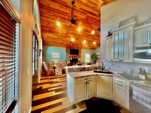 المنشأة من الداخل