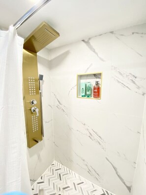 Hair dryer - The Brooklyn Terrace Suite 3BR|1 Ba | Free Parking (Brooklyn)