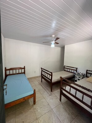 3 Schlafzimmer, Bügeleisen/Bügelbrett, kostenloses WLAN, Bettwäsche