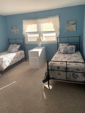 3 bedrooms, WiFi, bed sheets - 3BR Beach House Steps to Jenkinson's Boardwalk & Beach (Point Pleasant Beach)