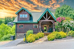 Exterior - Dollywood & Pigeon Forge | Pool access | Sleeps 12 (Pigeon Forge)