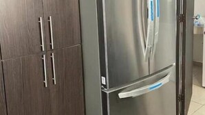 A stainless steel refrigerator with a freezer compartment, a built-in ice maker, and a water dispenser. - Beautiful entire house near Alameda, Saltillo (Saltillo)