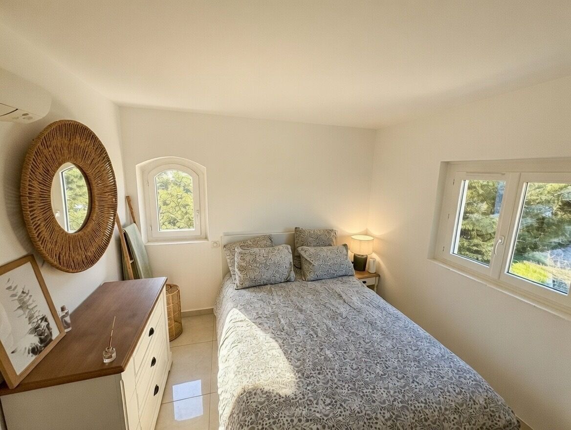 6 bedrooms, iron/ironing board, WiFi