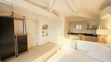 6 bedrooms, iron/ironing board, WiFi