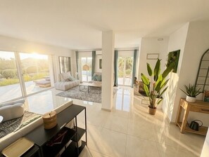 Living area - Bastide Luxueuse - Swimming pool & XXL view - 12/14 pers (Tanneron)