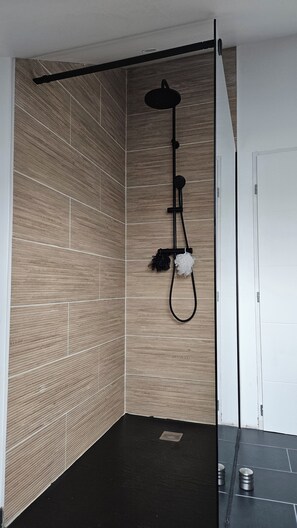 Hair dryer, towels, soap, toilet paper - Charming cocoon in the heart of the spa district (Vittel)
