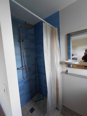 Bathroom - Vrbo Property (Bazolles)
