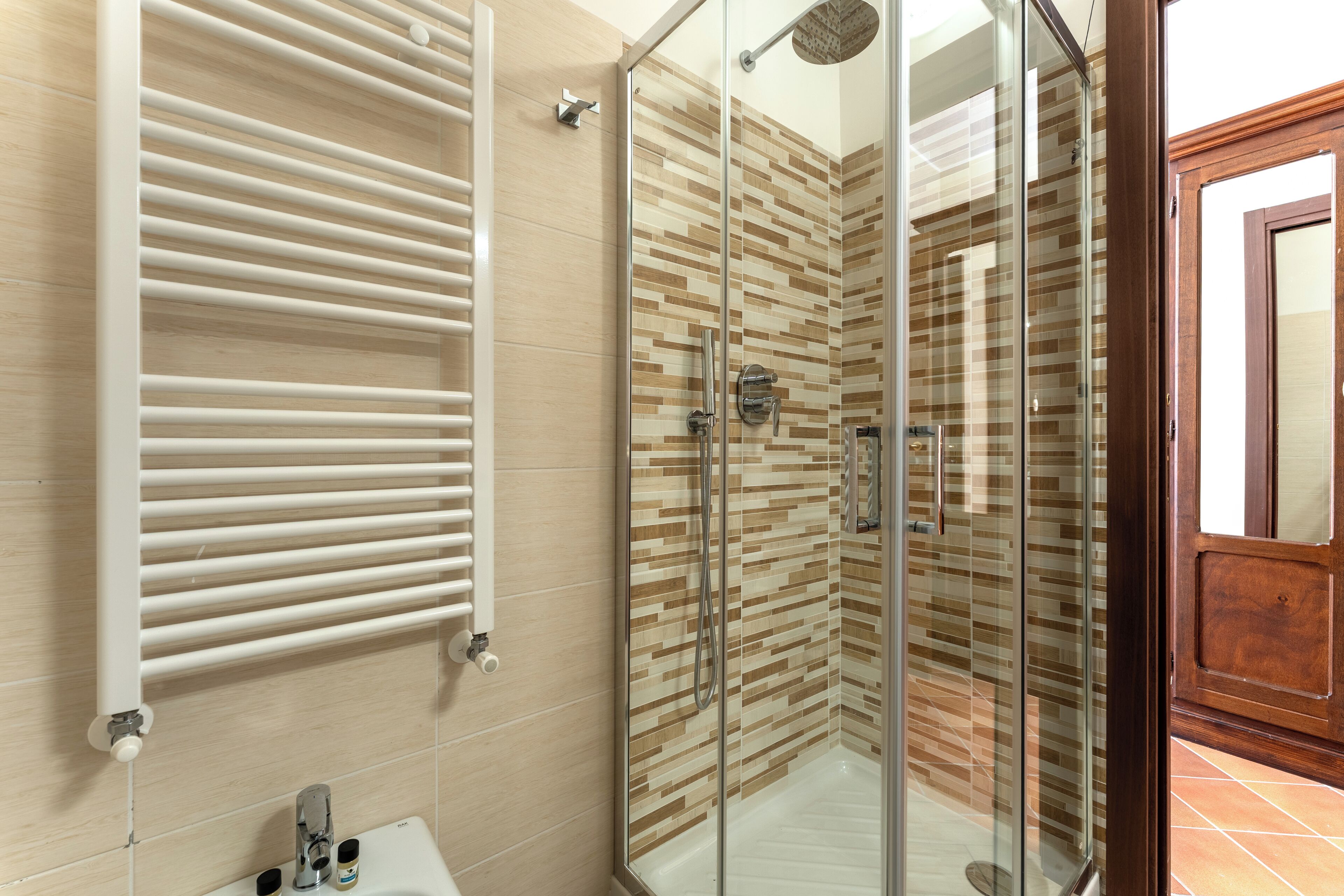 Comfort Double Room Single Use, Courtyard View | Bathroom