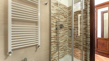 Comfort Double Room Single Use, Courtyard View | Bathroom