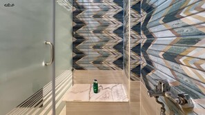 Hair dryer, towels, soap, toilet paper - Spacious 4-bedroom apartment in awesome Giza Governorate with AC (Giza Governorate)