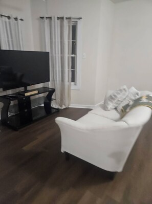 Living area - 2 bedroom main level of the house at North (North Sydney)