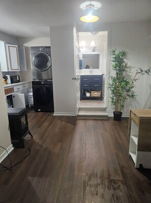 Private kitchen - 2 bedroom main level of the house at North (North Sydney)