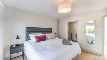 1 bedroom, iron/ironing board, WiFi (free), bed sheets