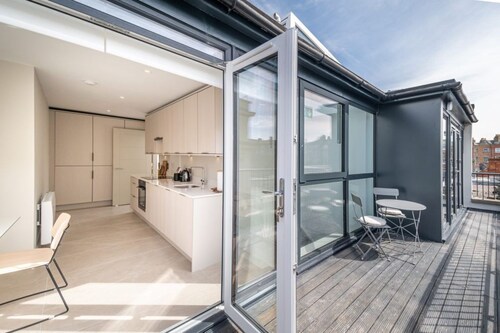 Comfortable 1BR Residence on Montague Street